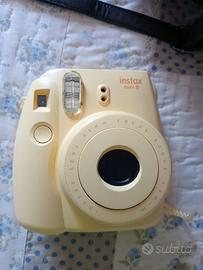Fuji Instax Mini 8 con custodia