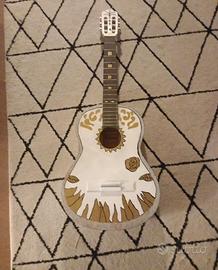 chitarra classica dipinta a mano