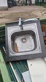 lavandino inox con  sifone rubinetto rotto