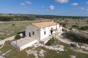 Rif.511- villa noto