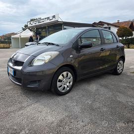 TOYOTA YARIS 1.0 BENZINA 5 PORTE 09/2011 KM 124000