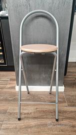 sgabello richiudibile in metallo e seduta in MDF 