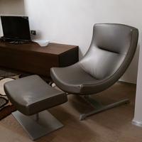 poltrona di design con pouf poggiapiedi 