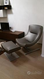poltrona di design con pouf poggiapiedi 