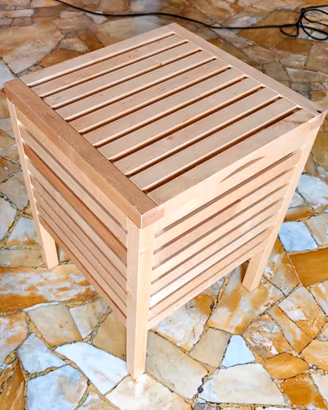 Sgabello con Contenitore 