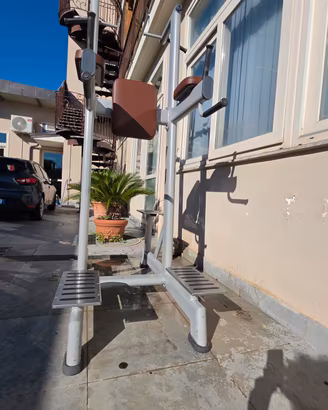 stazione Technogym-Power Tower Dip,Trazioni e addo