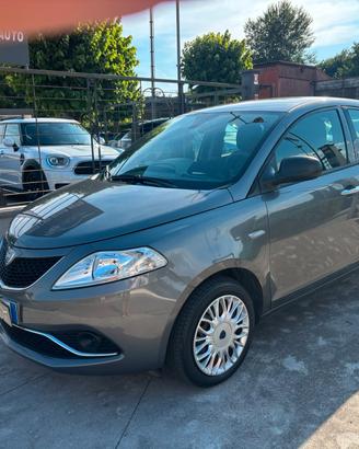 Lancia Ypsilon 1.2 69 CV 5 porte Silver