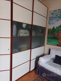 Armadio con ante scorrevoli