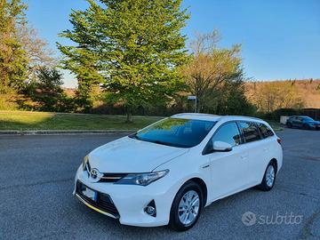 Toyota Auris benzina 1.8 ibrido anno 2014