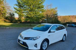 Toyota Auris benzina 1.8 ibrido anno 2014