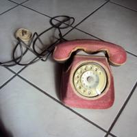 Telefono sip con vestito anni 70