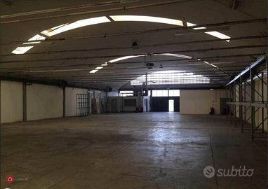 Immobile di 2500 m² con 2 locali a Calenzano