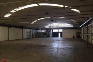 Immobile di 2500 m² con 2 locali a Calenzano