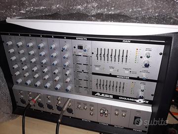 mixer amplificato con casse, stativi, cavi ad hoc