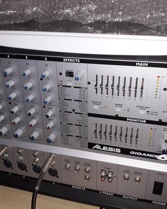 mixer amplificato con casse, stativi, cavi ad hoc