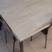 tavolo quadrato in legno
