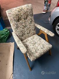 Poltrona floreale vintage (schienale regolabile).