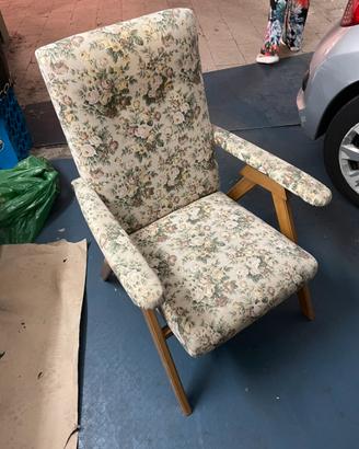 Poltrona floreale vintage (schienale regolabile).