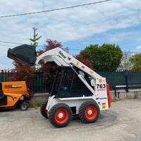 P24 Mini pala Bobcat 763 con forche e benna