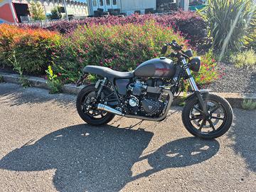 Triumph bonneville 900