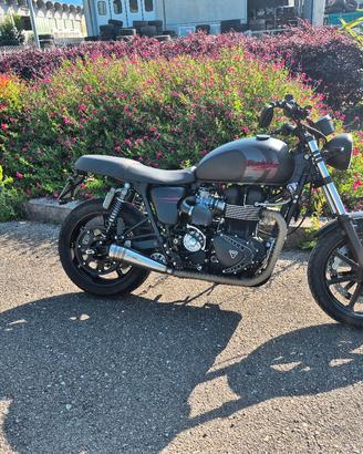 Triumph bonneville 900
