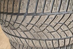 4 gomme invernali goodyear 