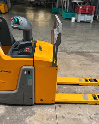 Traspallet elettrico Jungheinrich con pedana