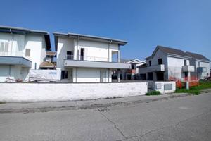 Villa di 150 m² con 4 locali e box auto a Ostellat