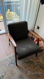 Poltrona vintage in tessuto grigio e legno