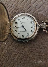 Orologio da tasca con catena.
