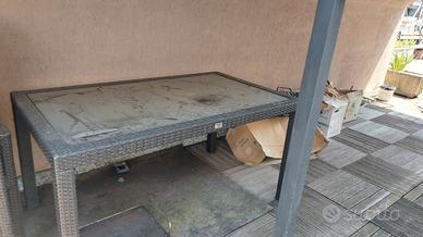 tavolo con 4 sedie e 2 sdraio marcaGPB