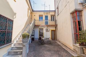 4 LOCALI A SOMMACAMPAGNA