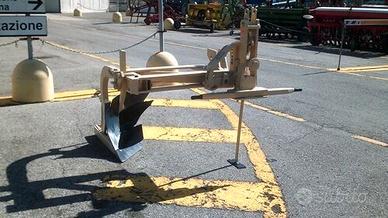 ASSORTIMENTO ARATRI MONOVOMERE E FUORI SOLCO