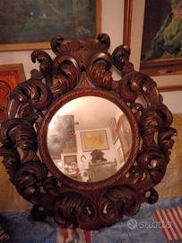 specchio con cornice in legno 