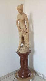 Statua Venere classica con colonna