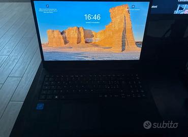 Acer Aspire Go compreso di alimentatore