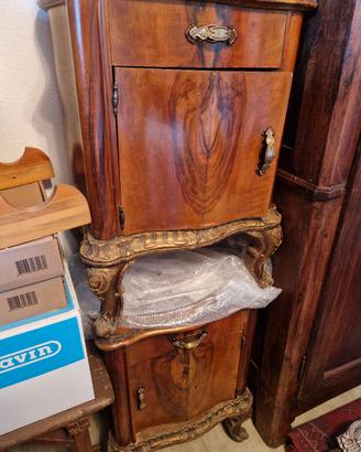 comodini d'epoca in stile barocco