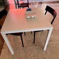 Tavolo da esterno con 4 sedie