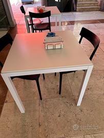 Tavolo da esterno con 4 sedie