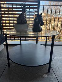 Tavolino da salotto moderno con piano in vetro