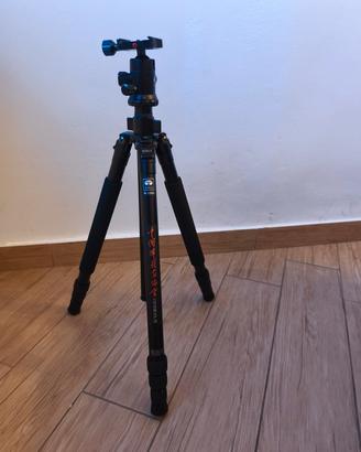 Treppiede SIRUI R-1004 più testa a sfera E-10