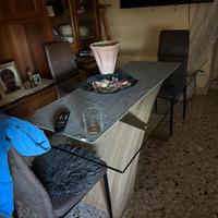 Tavolo in vetro con 4 sedie