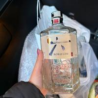 Bottiglia vuota di Roku gin