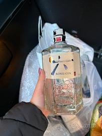 Bottiglia vuota di Roku gin