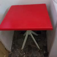 tavolino rosso
