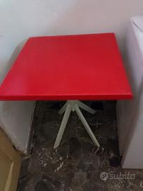 tavolino rosso