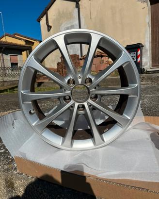 Cerchi in lega da 17  oroginali mercedes w177