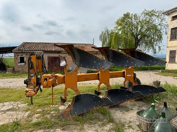 Aratro Moro trivomere