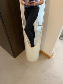 Pantaloni neri skinny