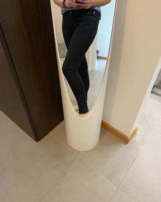 Pantaloni neri skinny